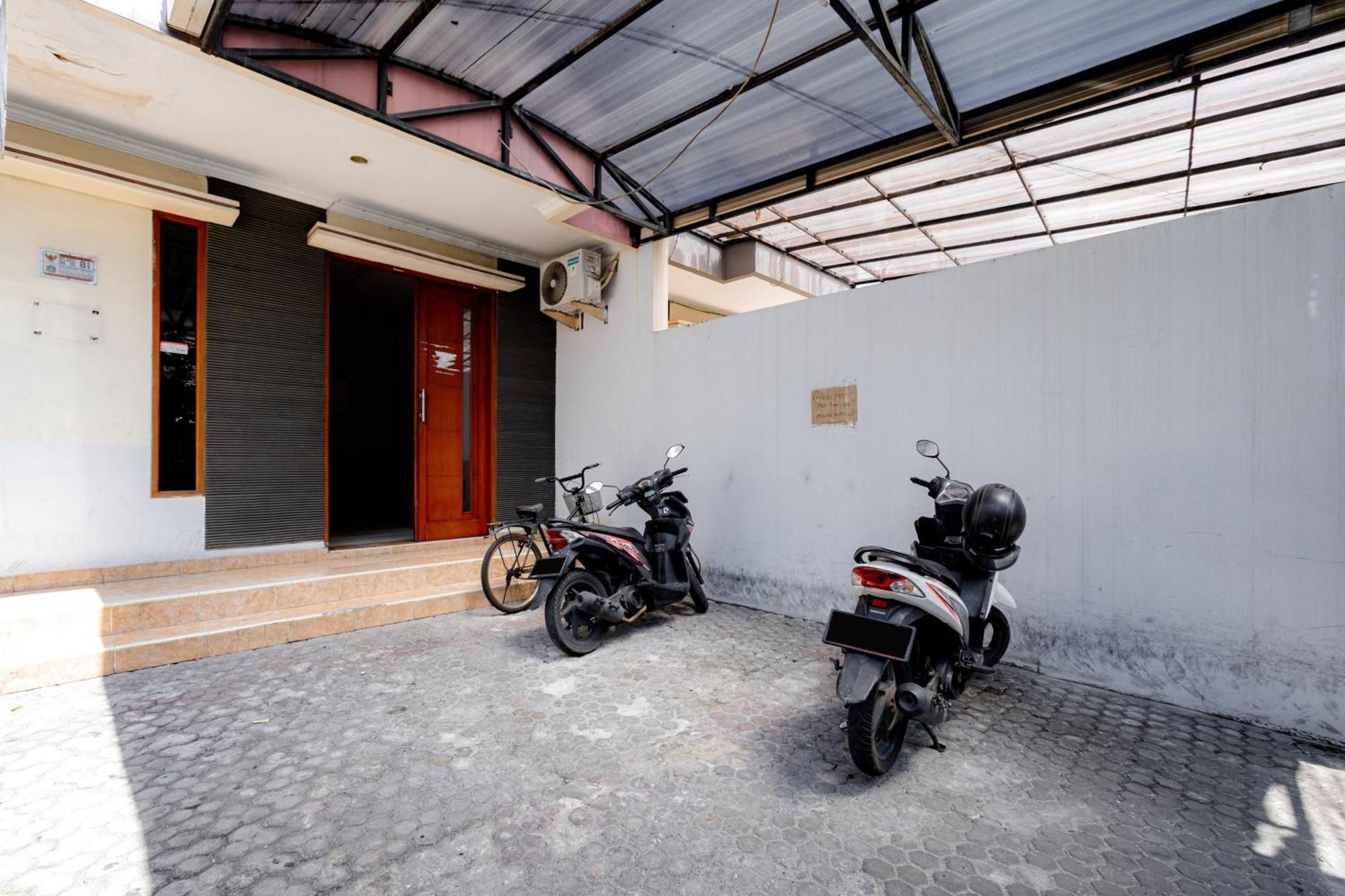 J&B Rooms Tomang Jakarta Mitra Reddoorz 外观 照片