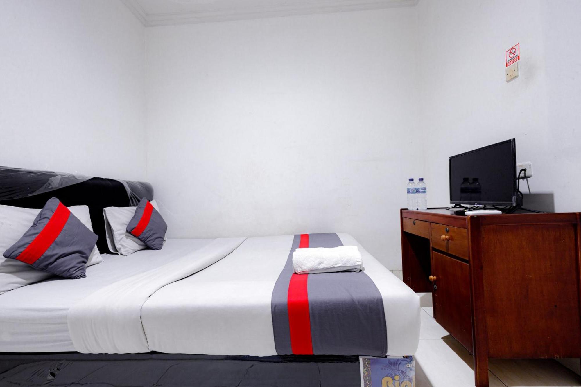J&B Rooms Tomang Jakarta Mitra Reddoorz 外观 照片