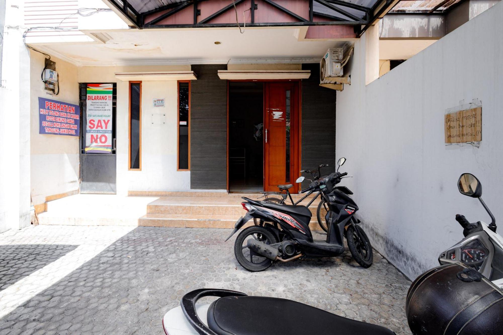 J&B Rooms Tomang Jakarta Mitra Reddoorz 外观 照片
